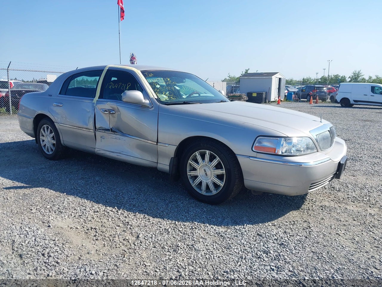 2LNHM82V58X651924 · 2008 LINCOLN TOWN CAR SIGNATURE LIMITED