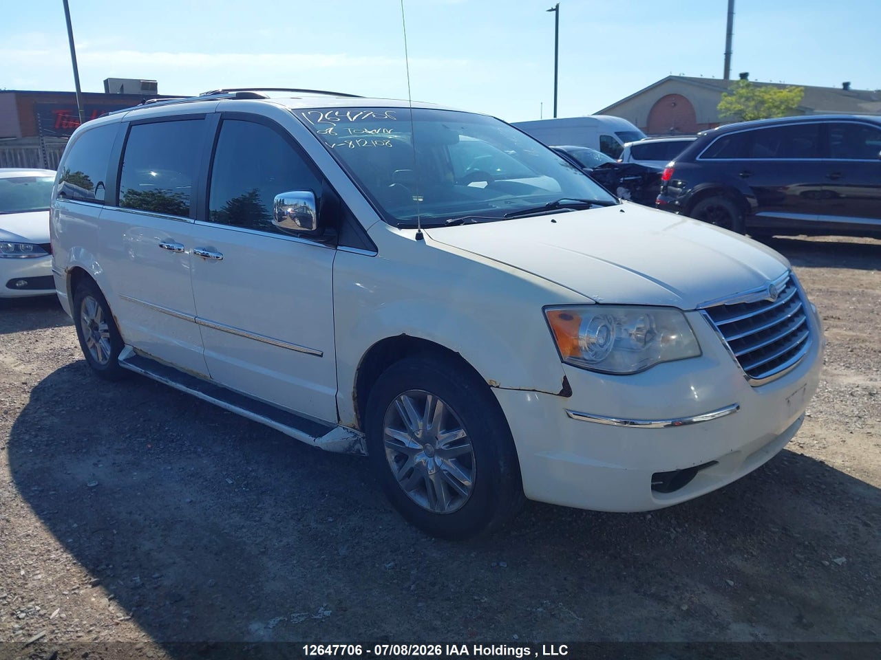 2A8HR64X68R812108 · 2008 CHRYSLER TOWN & COUNTRY