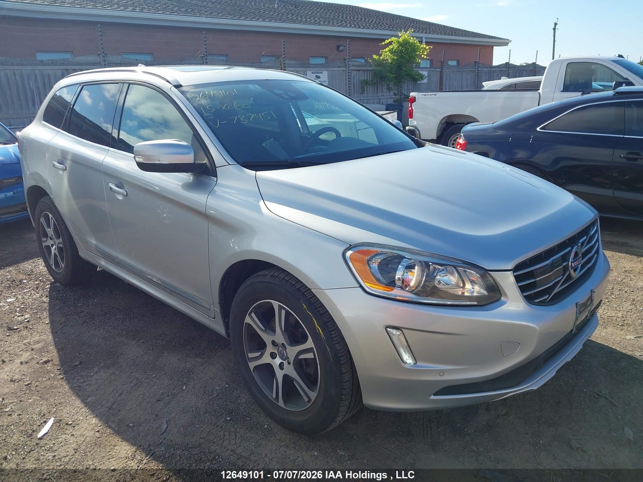 YV4902RM8F2737451 · 2015 VOLVO XC60 T6/PLATINUM