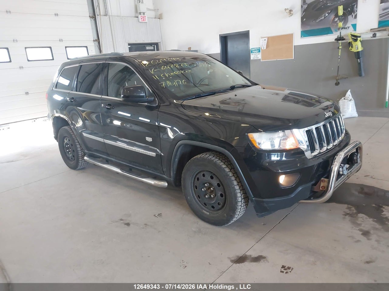 1J4RR4GG8BC647877 · 2011 JEEP GRAND CHEROKEE LAREDO