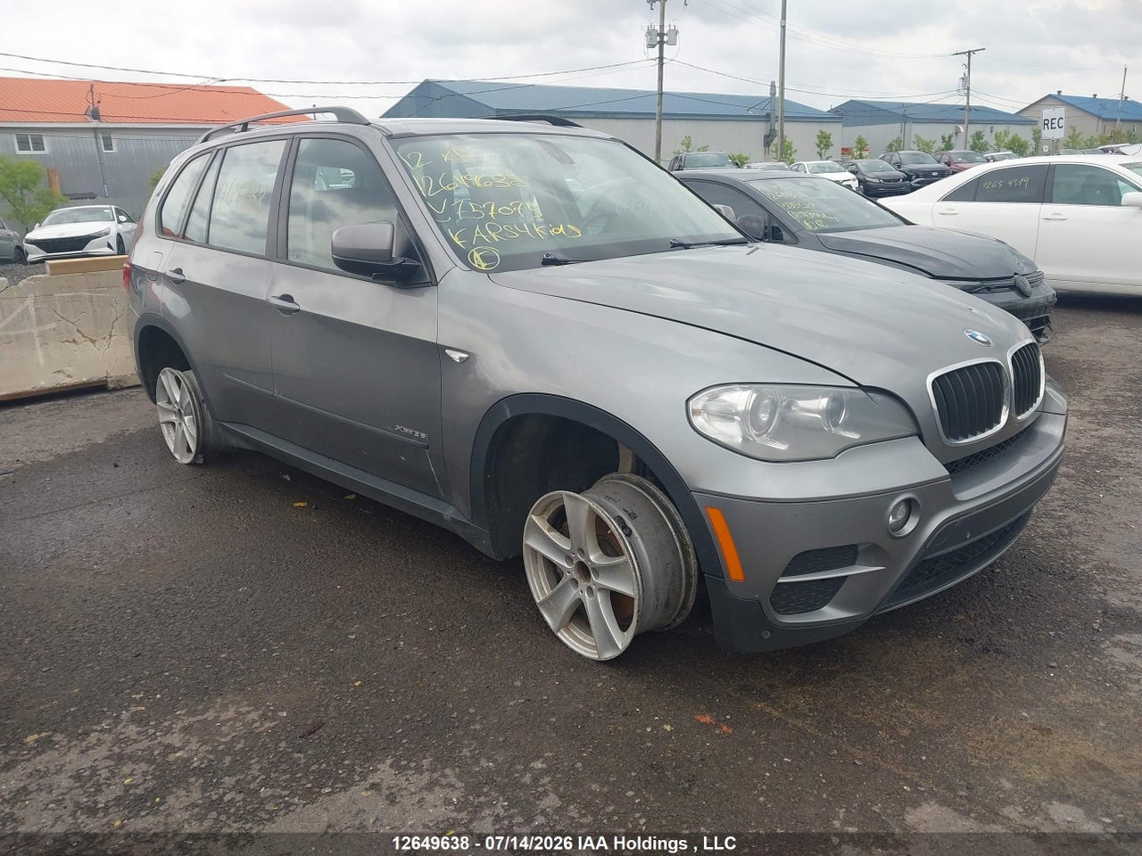 5UXZV4C5XCL757075 · 2012 BMW X5