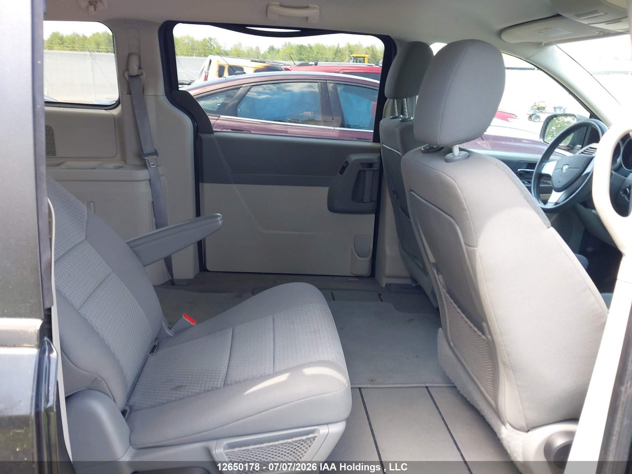 2D4RN4DE4AR158292 · 2010 DODGE GRAND CARAVAN SE · 8/19