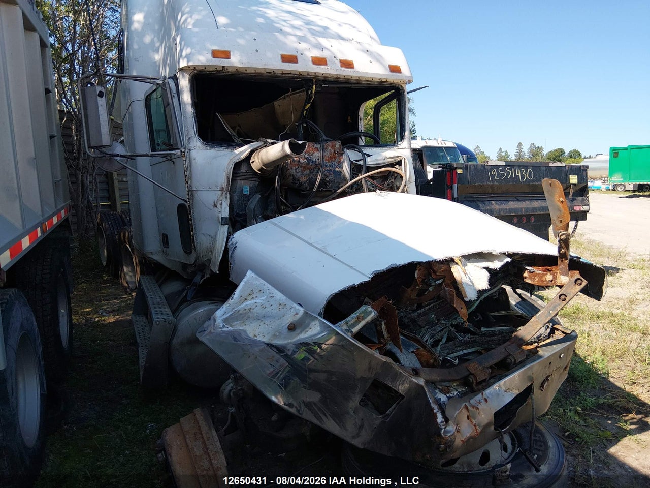 1FUYDSZB1YLB39972 · 2000 FREIGHTLINER CONVENTIONAL FLD120