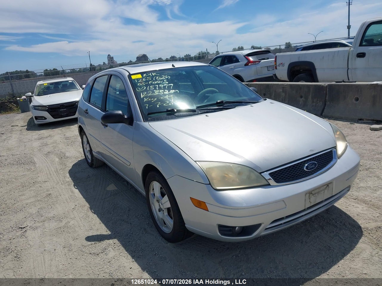 3FAFP37N15R157977 · 2005 FORD FOCUS ZX5