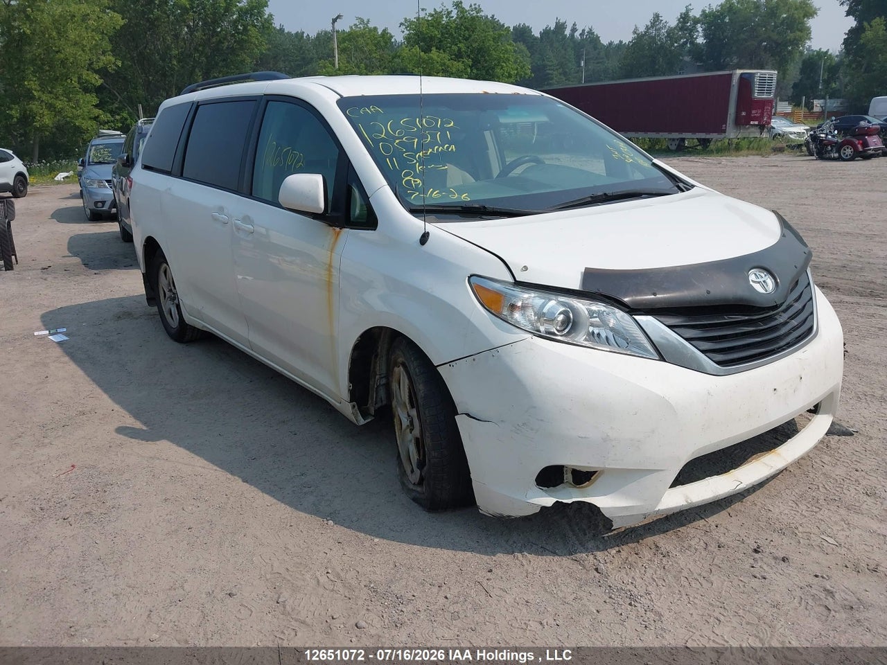 5TDKK3DC4BS059271 · 2011 TOYOTA SIENNA LE