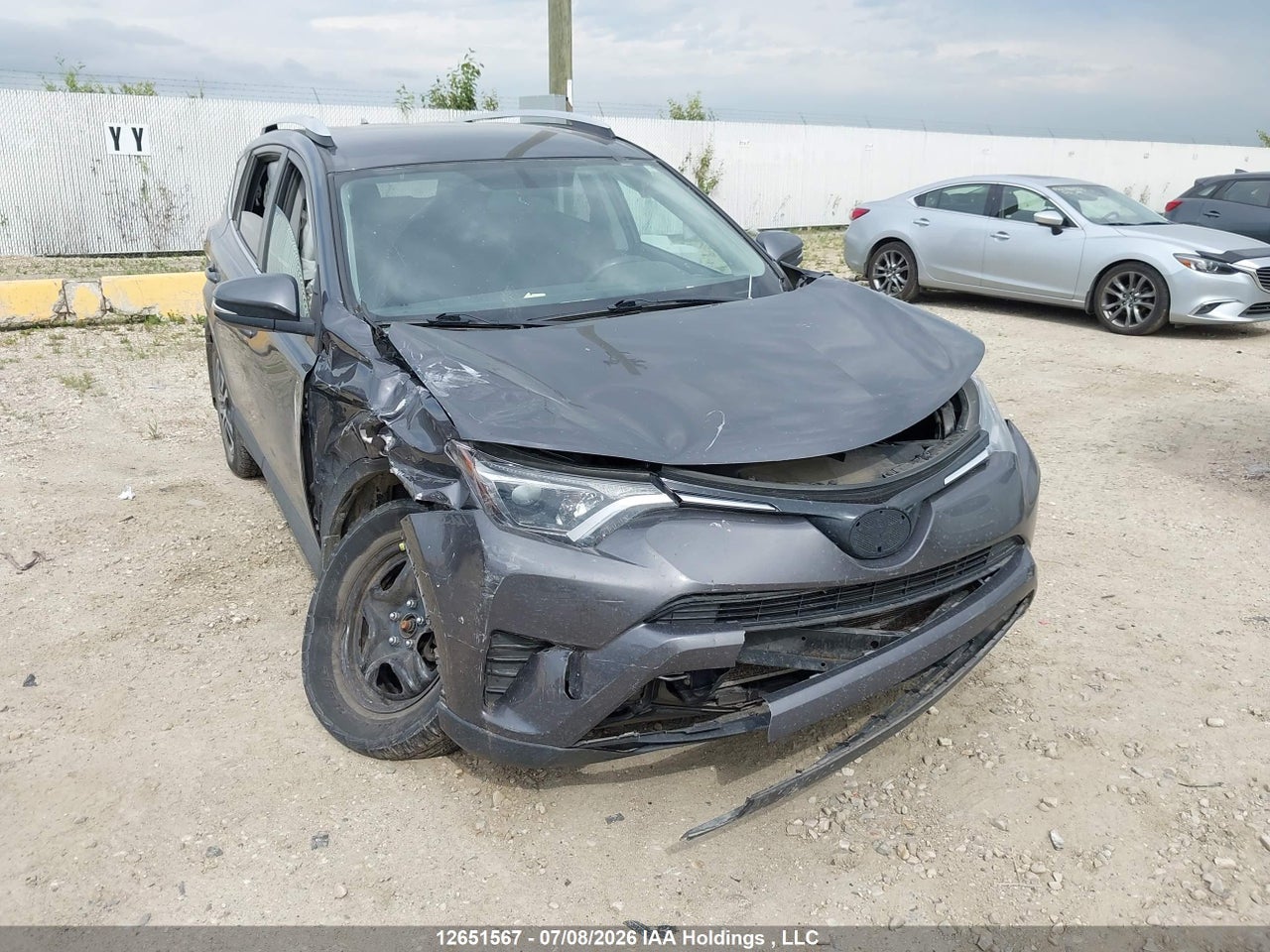 2T3BFREV2GW415827 · 2016 TOYOTA RAV4 LE