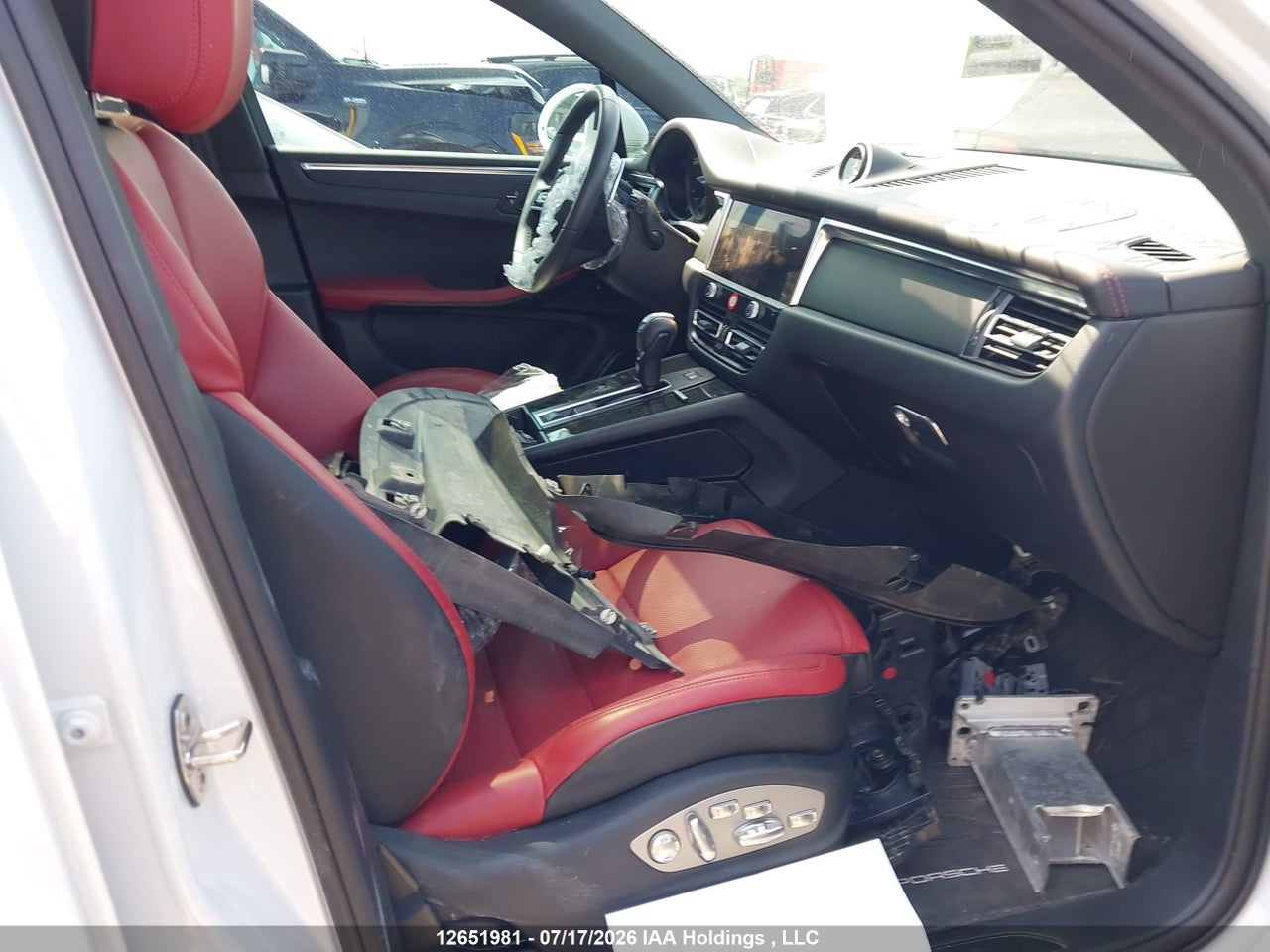 WP1AA2A52SLB06358 · 2025 PORSCHE MACAN T · 5/16