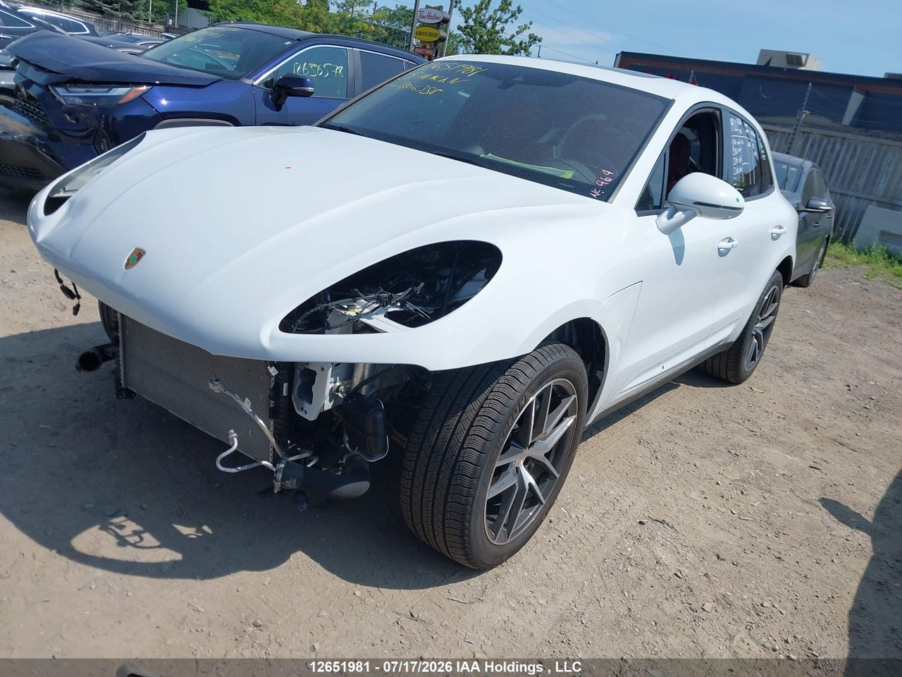 WP1AA2A52SLB06358 · 2025 PORSCHE MACAN T · 2/16