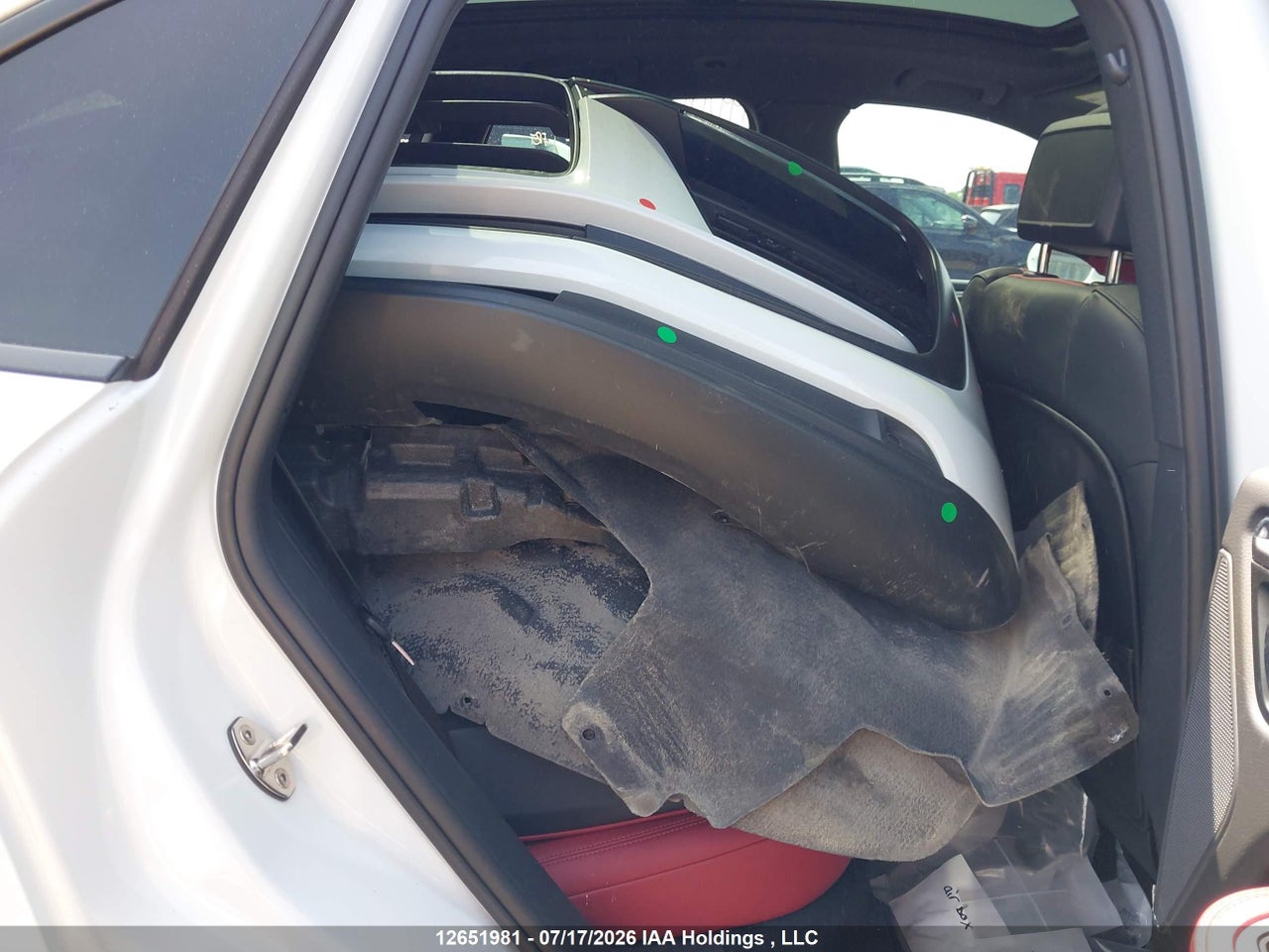 WP1AA2A52SLB06358 · 2025 PORSCHE MACAN T · 8/16