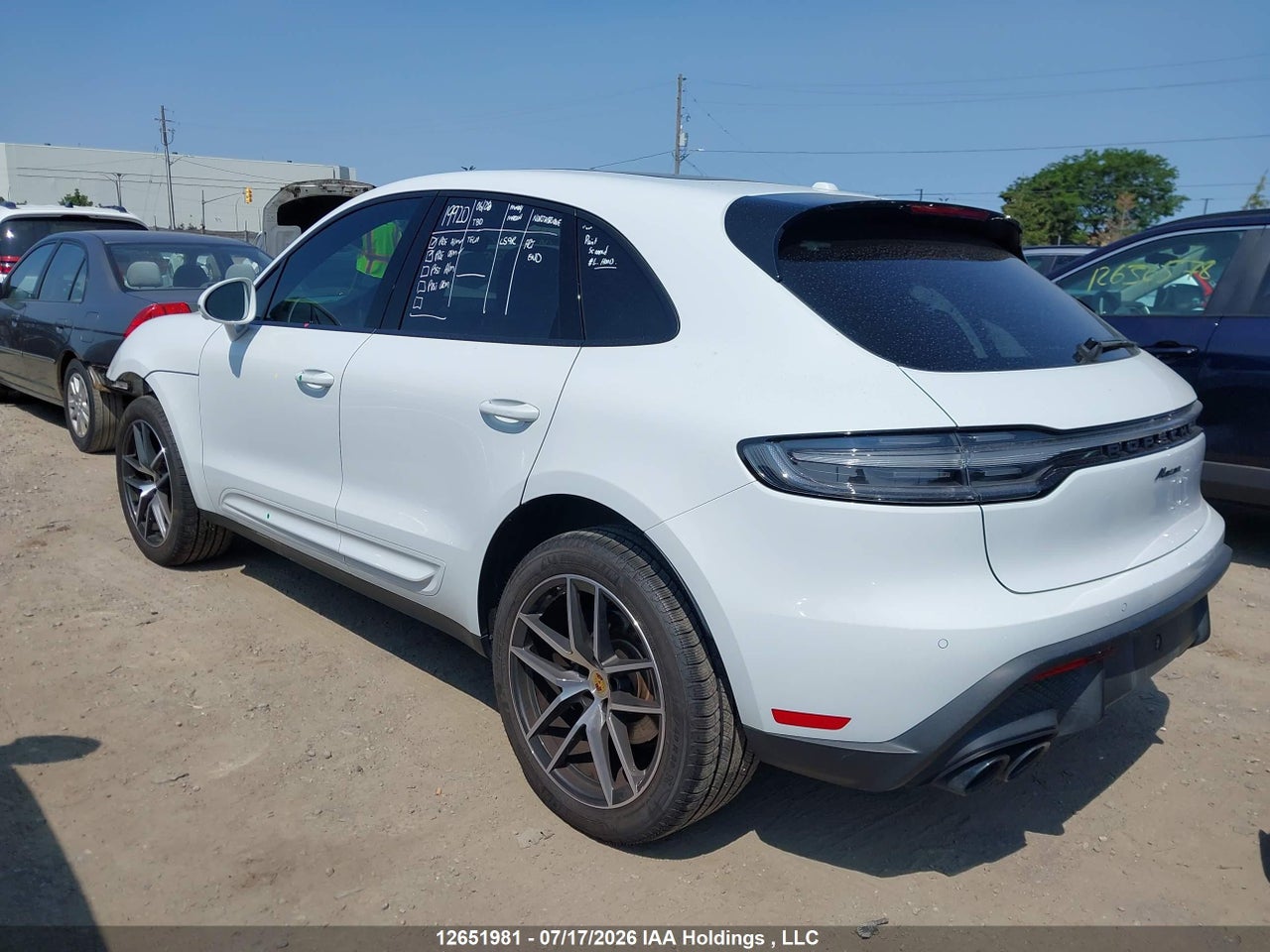 WP1AA2A52SLB06358 · 2025 PORSCHE MACAN T · 3/16