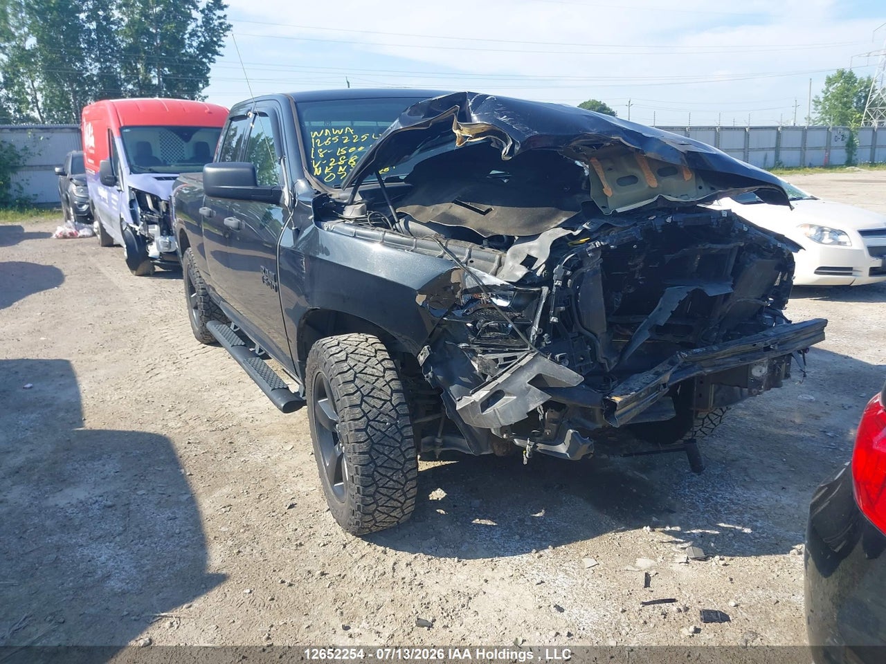 1C6RR7FG2JS288479 · 2018 RAM 1500 ST