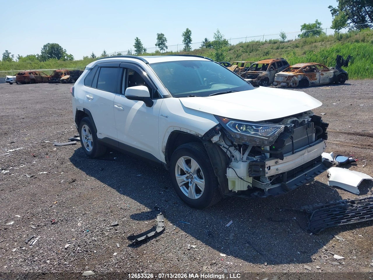 2T3RWRFV5LW102410 · 2020 TOYOTA RAV4 HYBRID XLE