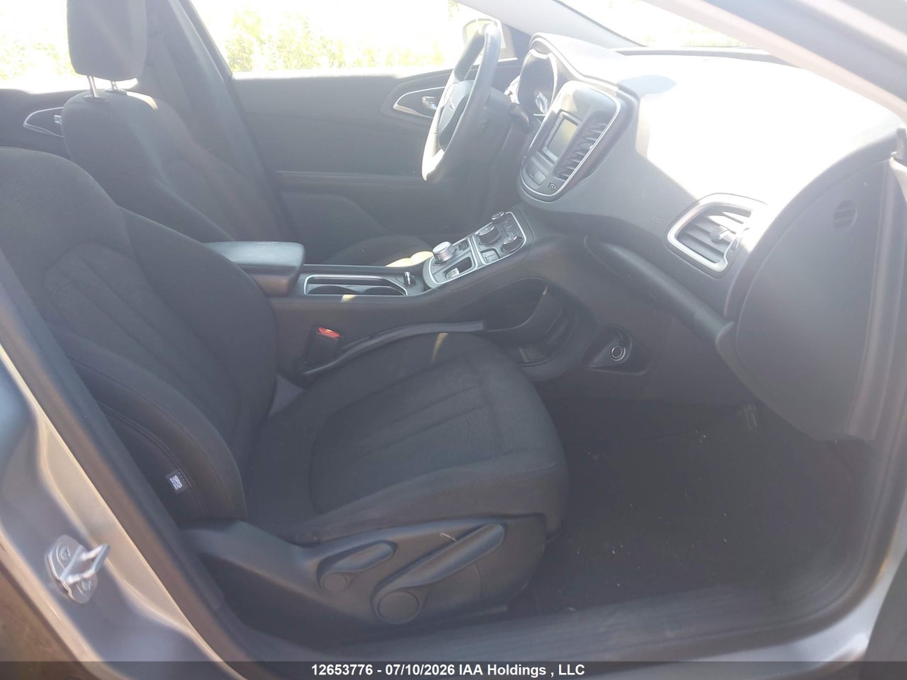 1C3CCCFB7FN549726 · 2015 CHRYSLER 200 LX · 5/19
