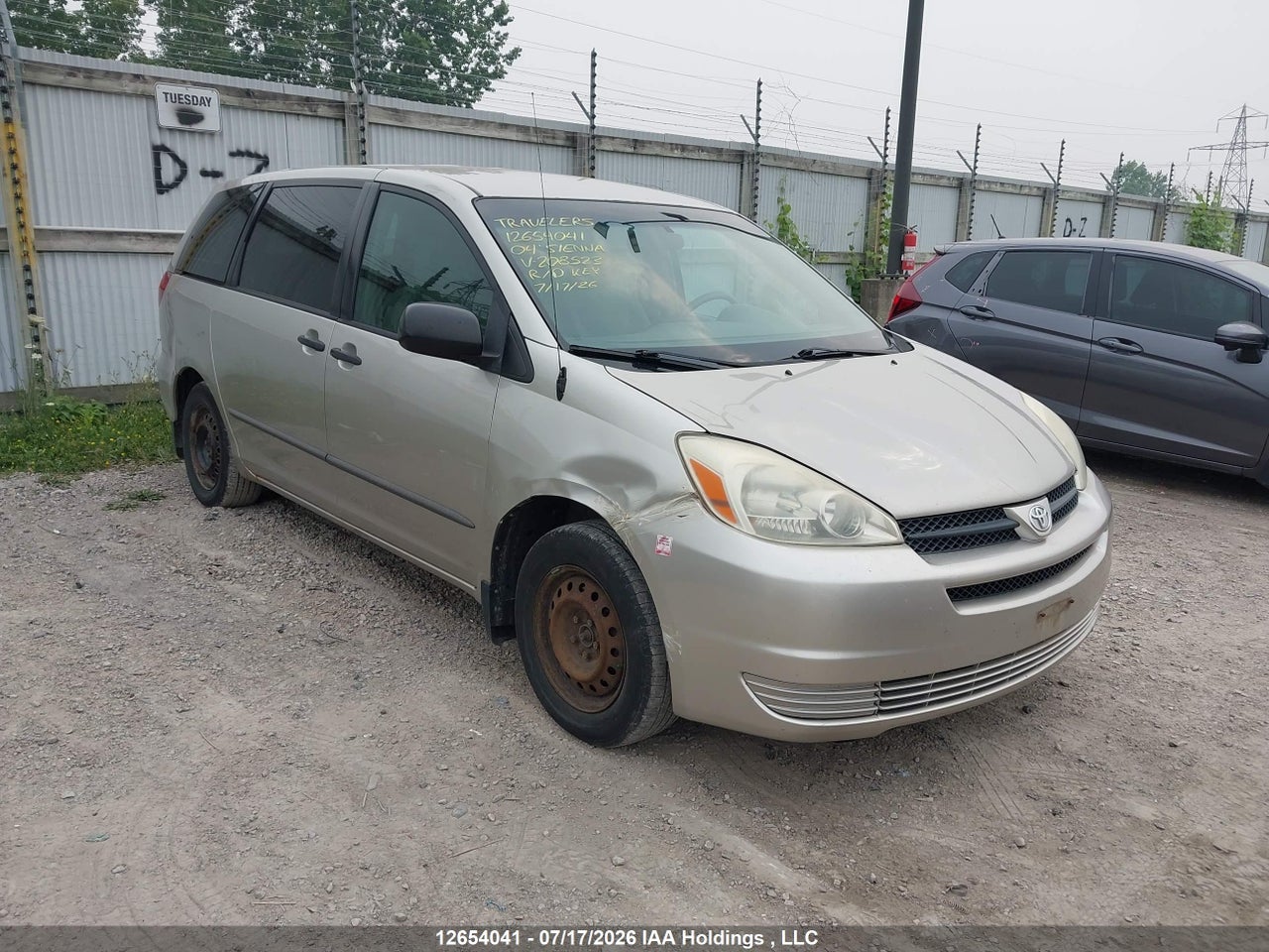 5TDZA29C74S208523 · 2004 TOYOTA SIENNA CE