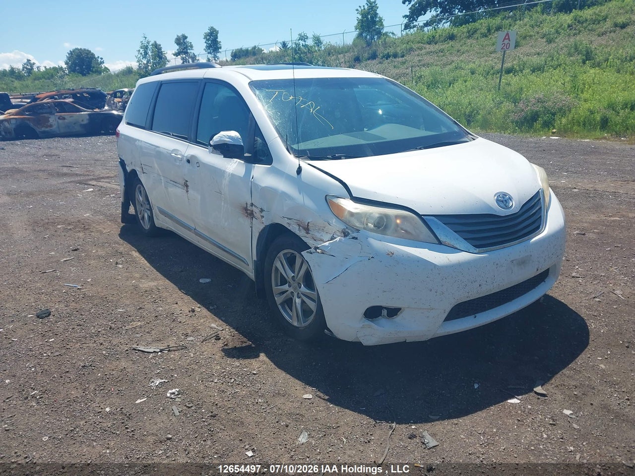 5TDDK3DC5DS054379 · 2013 TOYOTA SIENNA XLE 7 PASSENGER