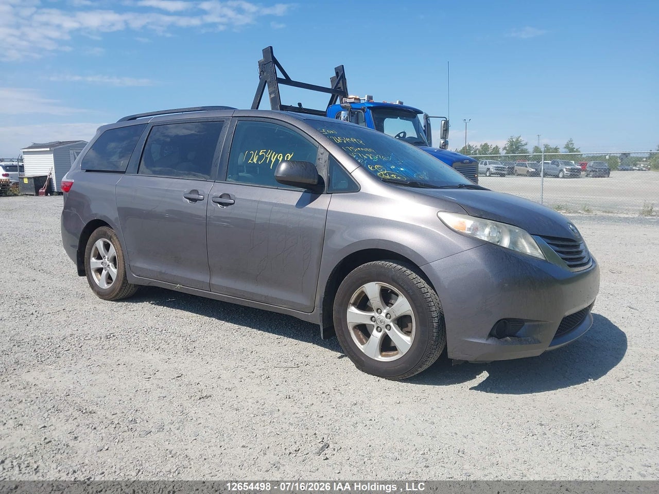 5TDKZ3DC4HS768576 · 2017 TOYOTA SIENNA LE V6