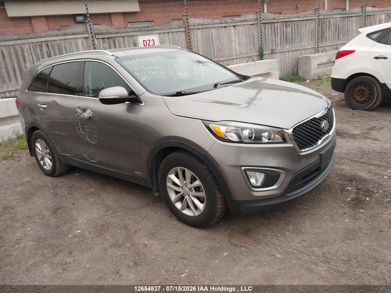 5XYPGDA54GG186397 · 2016 KIA SORENTO 3.3L LX +