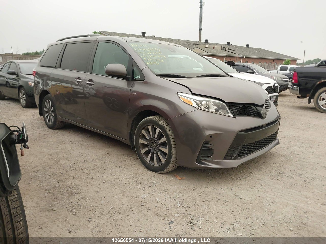 5TDDZ3DC2JS206139 · 2018 TOYOTA SIENNA XLE 7-PASSENGER