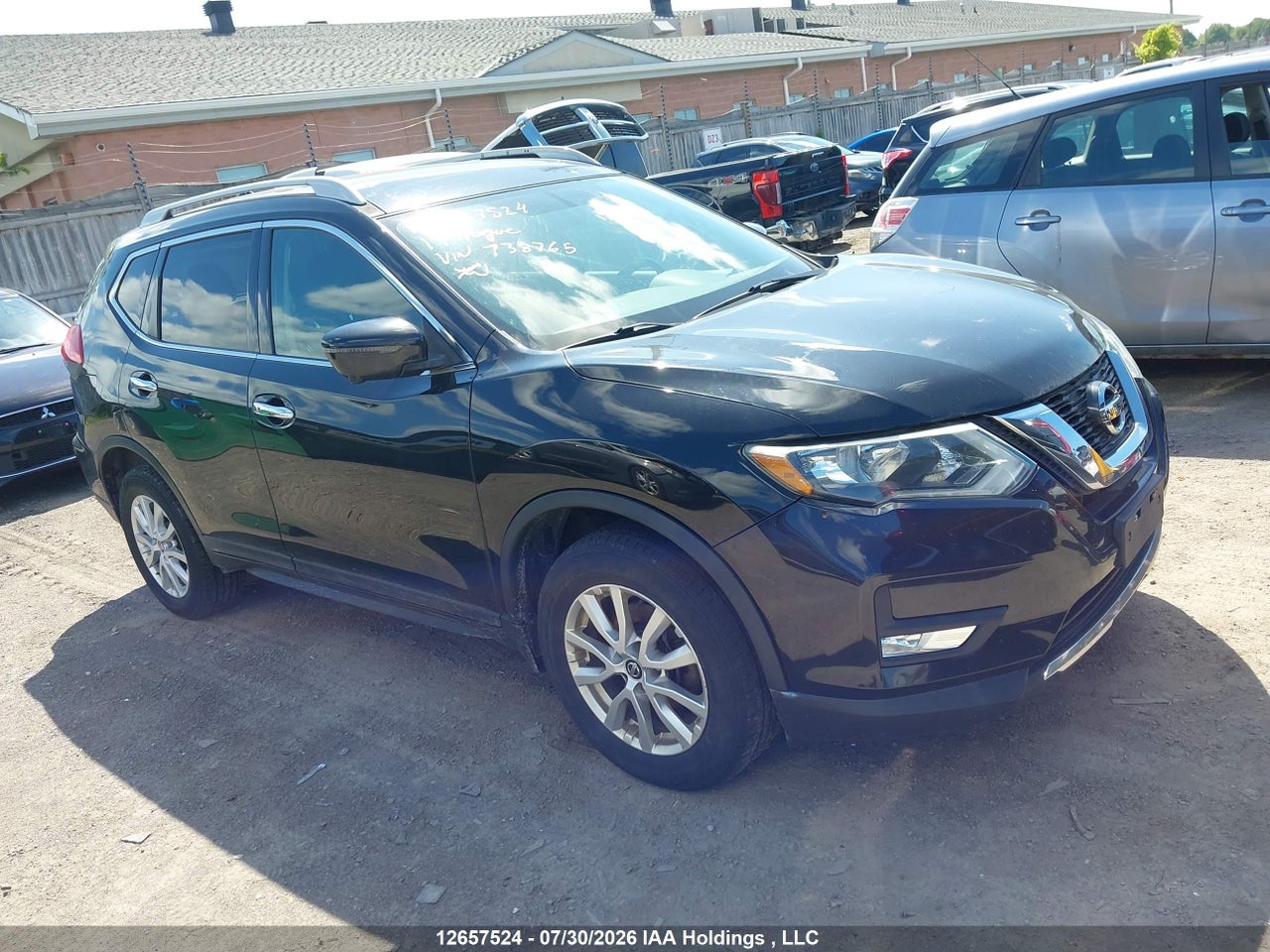 5N1AT2MV3HC738765 · 2017 NISSAN ROGUE SV/SL