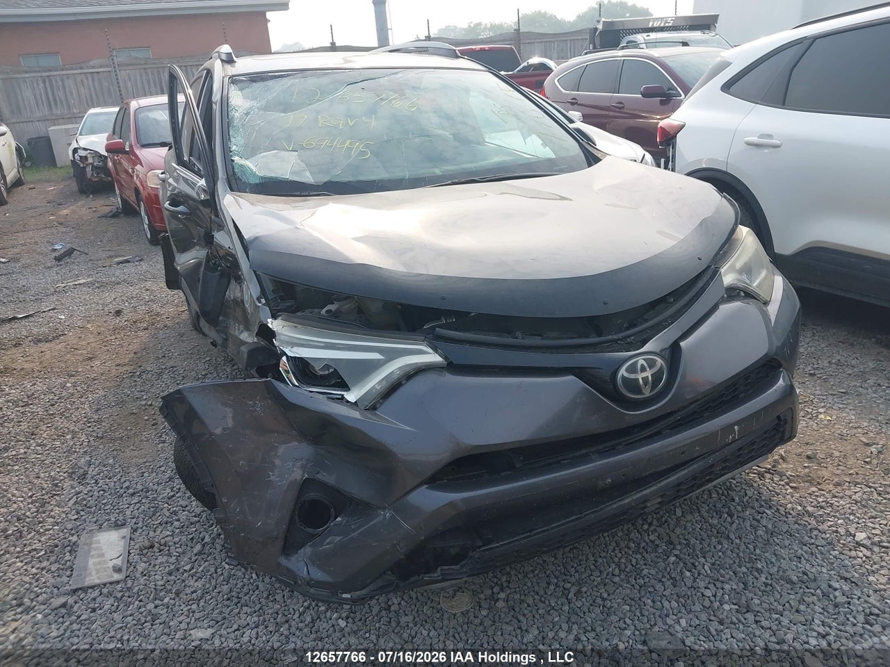 2T3JFREV9HW694495 · 2017 TOYOTA RAV4 SE