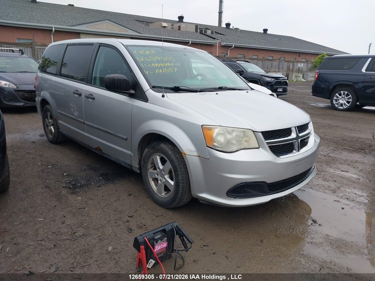 2D4RN4DG9BR741637 · 2011 DODGE GRAND CARAVAN EXPRESS