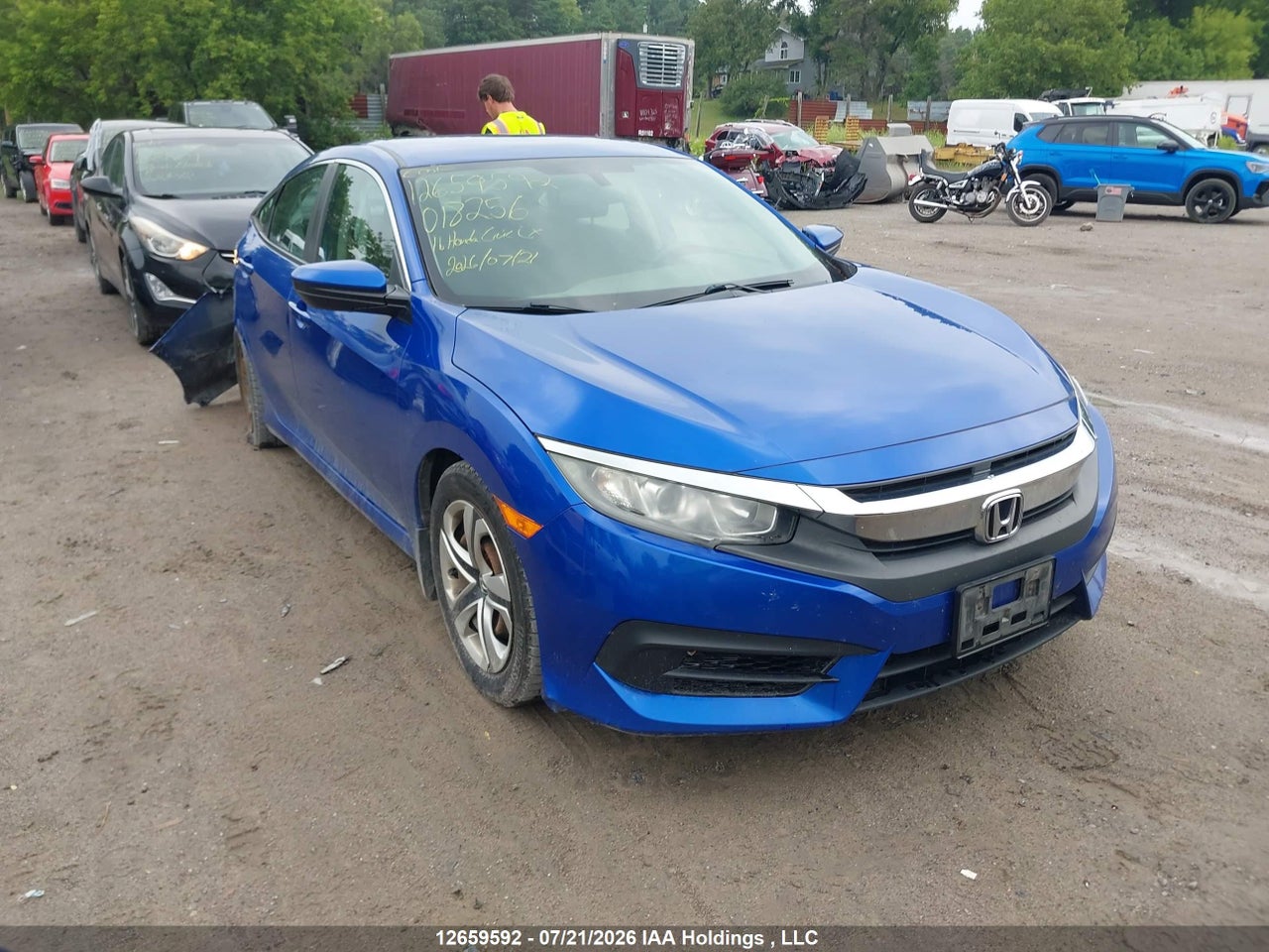 2HGFC2F53GH018256 · 2016 HONDA CIVIC LX