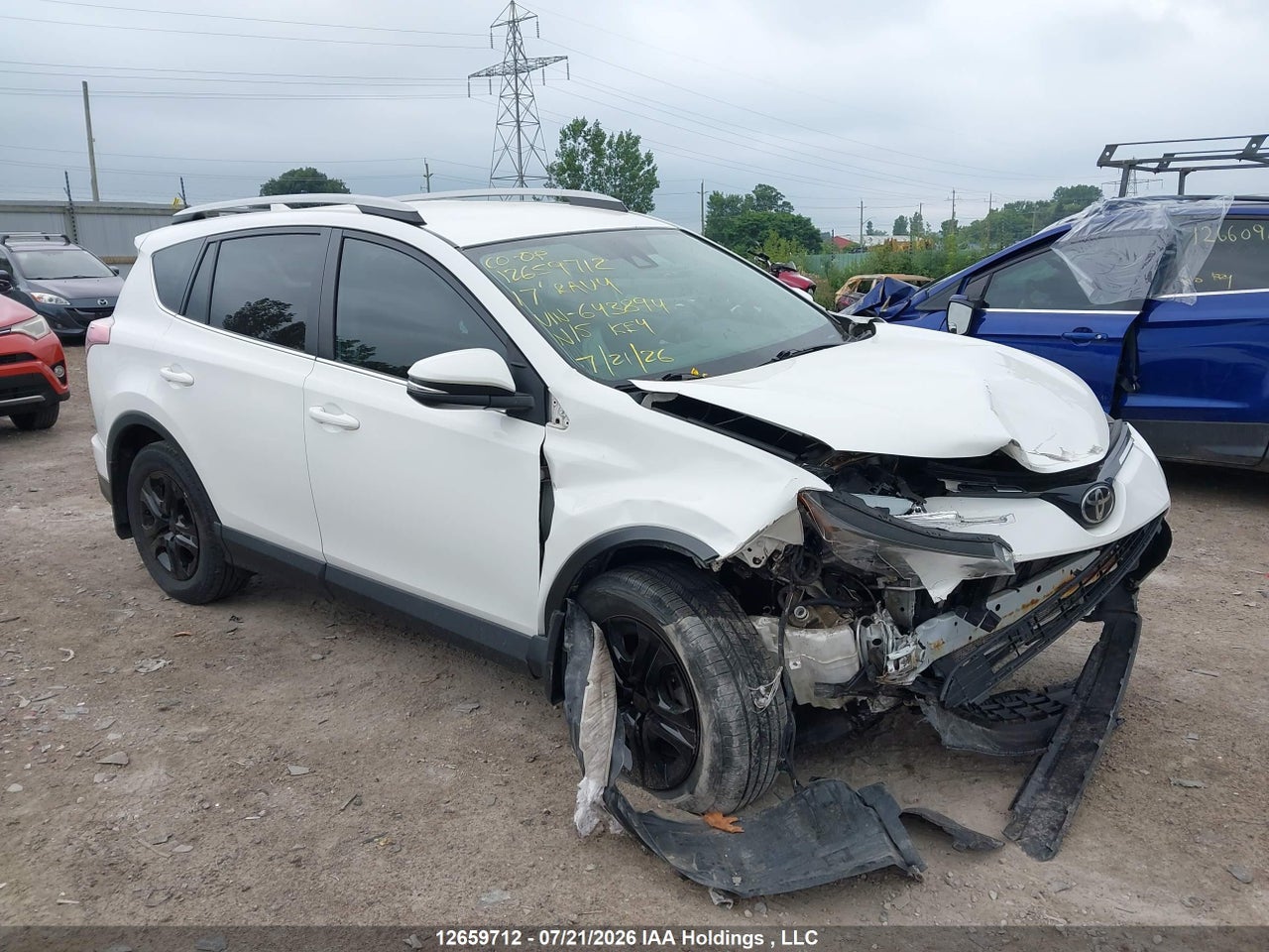 2T3BFREV4HW643894 · 2017 TOYOTA RAV4 LE