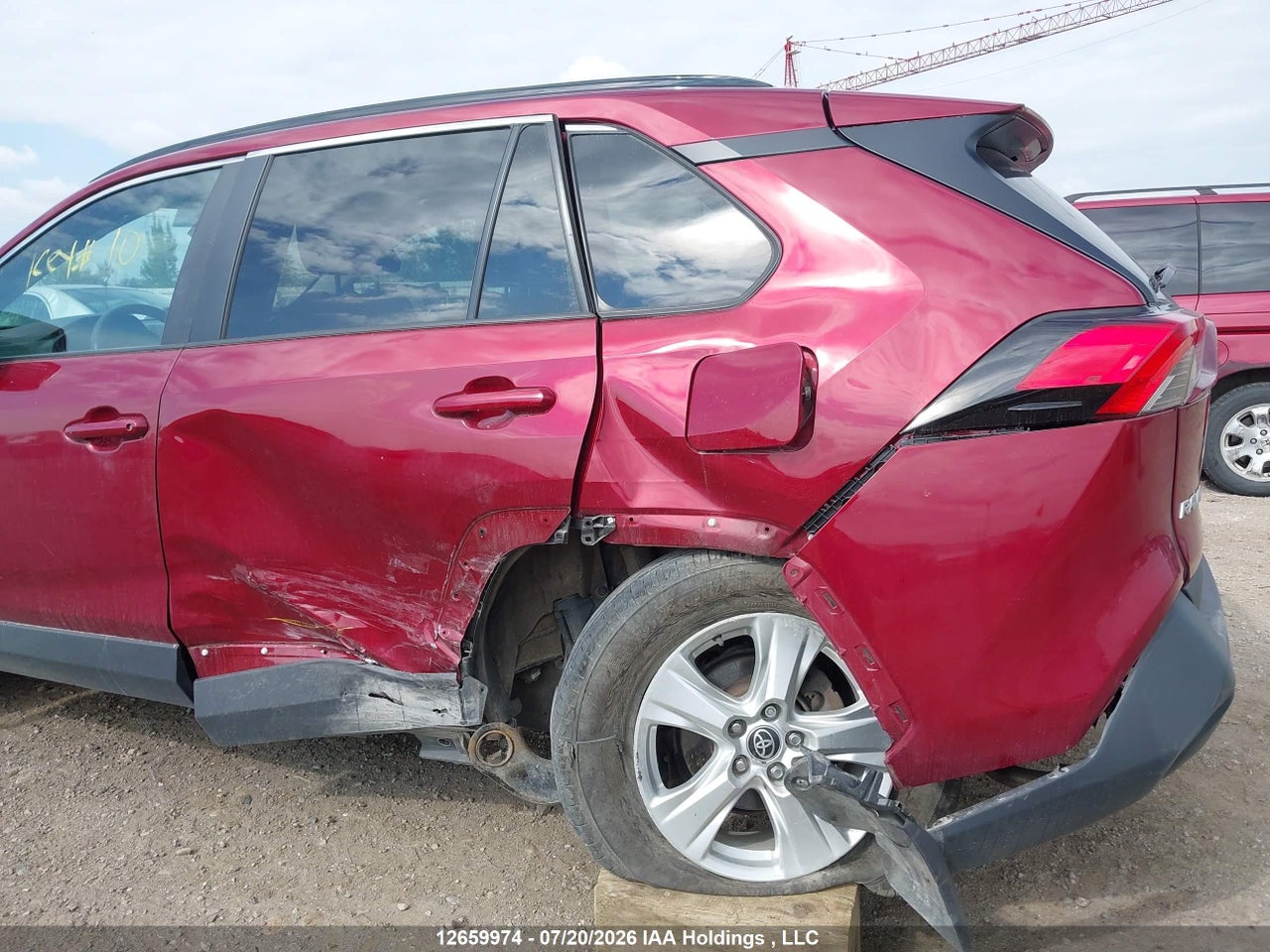 2T3R1RFV0MW227217 · 2021 TOYOTA RAV4 XLE/XLE PREMIUM · 12/22