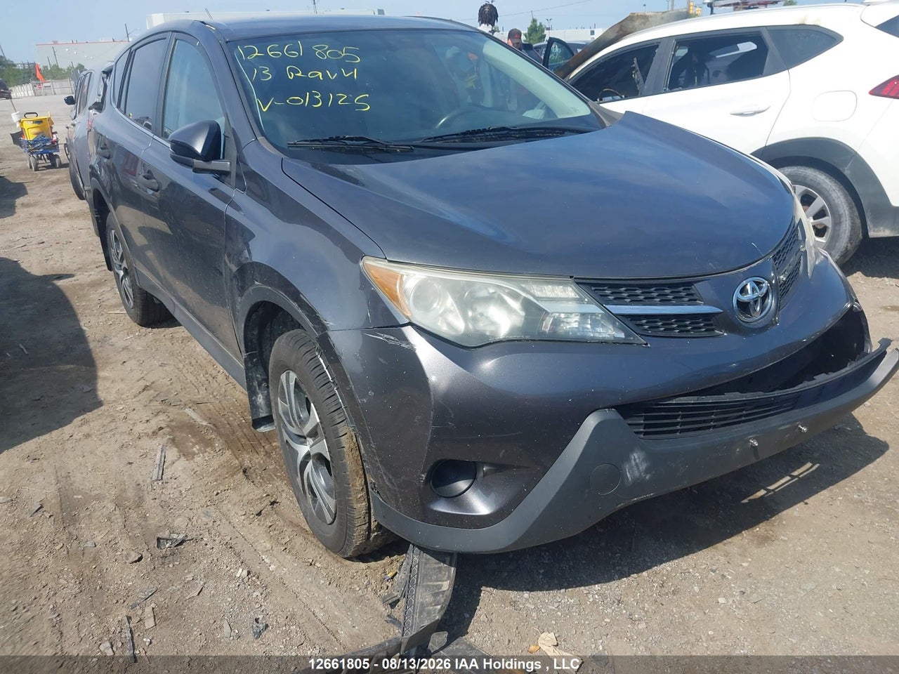 2T3BFREV4DW013125 · 2013 TOYOTA RAV4 LE