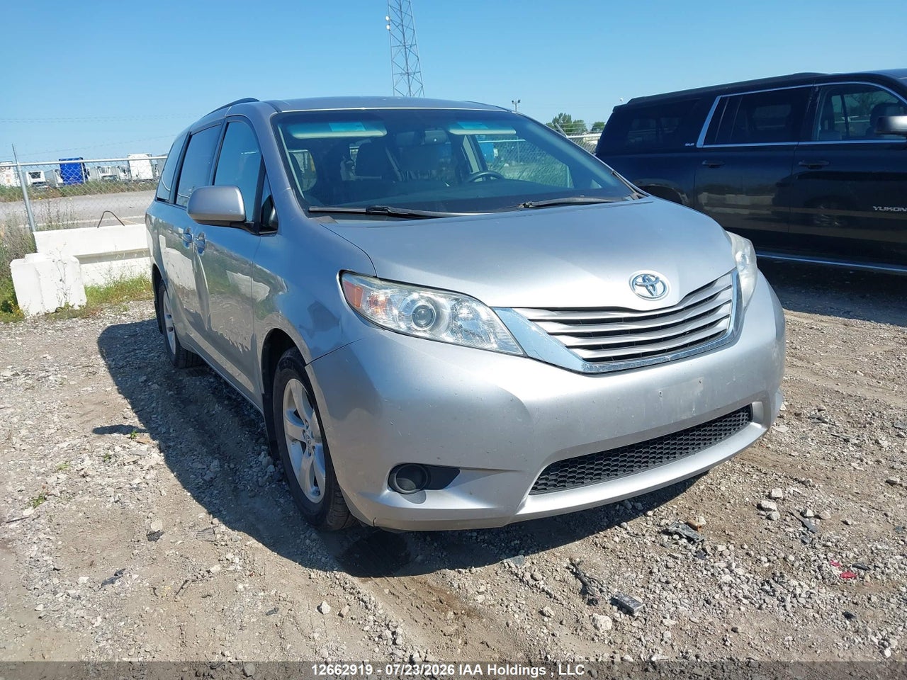 2015 TOYOTA SIENNA LE