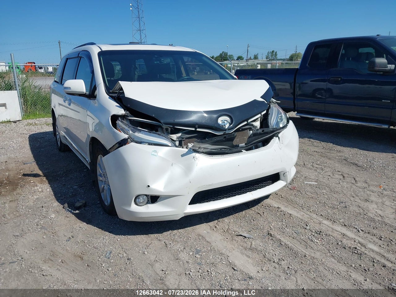 5TDDK3DC5FS100439 · 2015 TOYOTA SIENNA XLE/LIMITED