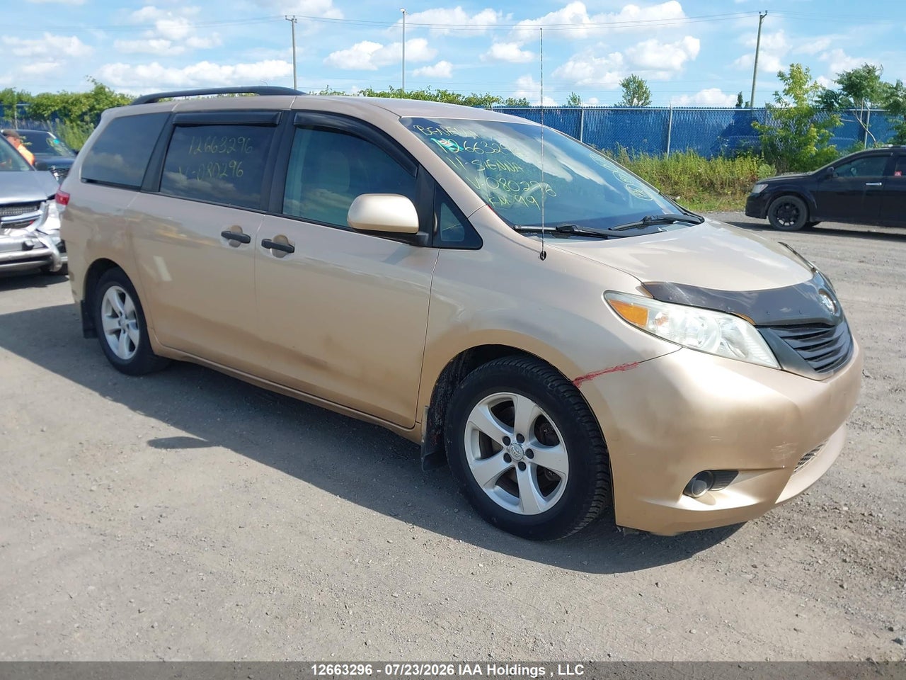 5TDZK3DC6BS080296 · 2011 TOYOTA SIENNA V6 7 PASSENGER