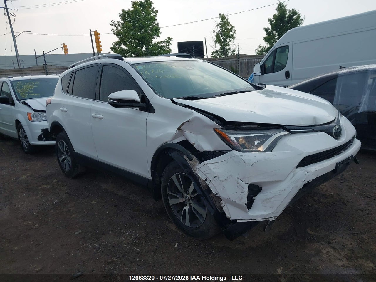 2T3ZFREV6JW502135 · 2018 TOYOTA RAV4 LE