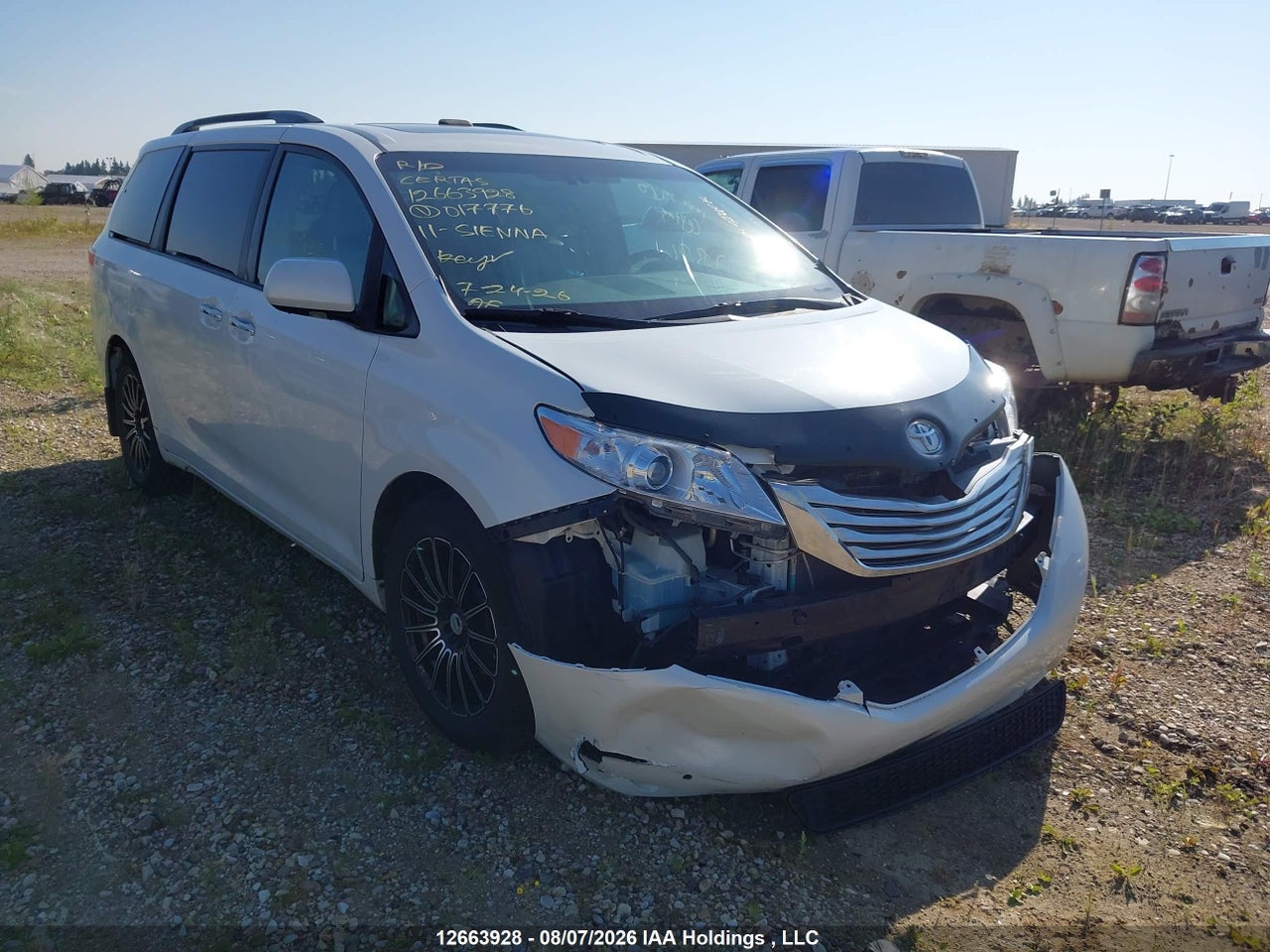 5TDDK3DCXBS017776 · 2011 TOYOTA SIENNA XLE/LIMITED
