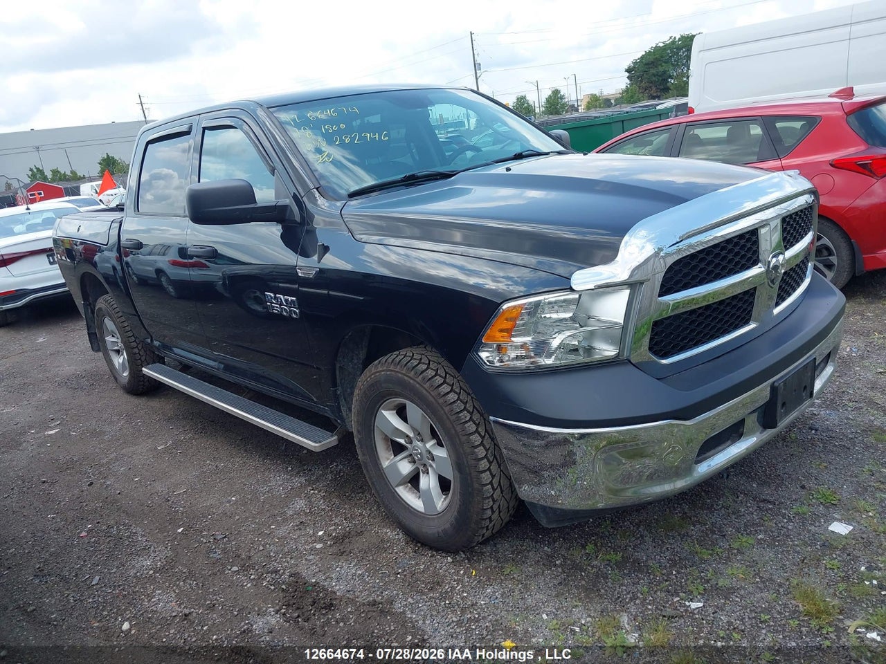 1C6RR7KG2JS282946 · 2018 RAM 1500 ST