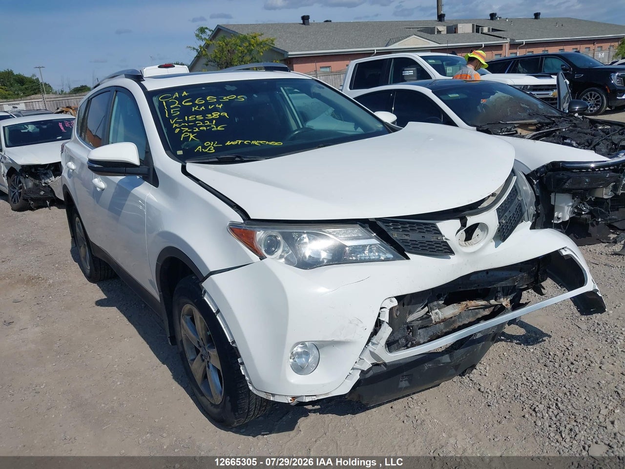2T3WFREV7FW155389 · 2015 TOYOTA RAV4 XLE