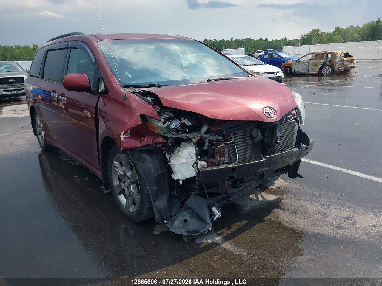 5TDXK3DC2ES454091 · 2014 TOYOTA SIENNA SE 8 PASSENGER