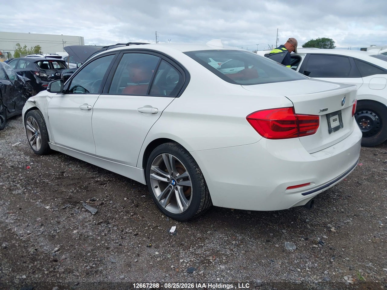 WBA8A3C58HK691882 · 2017 BMW 320I XDRIVE · 3/16