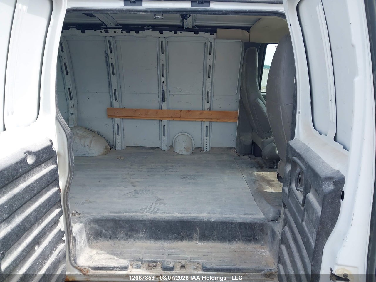 1GCWGAFF1H1153953 · 2017 CHEVROLET EXPRESS G2500 · 8/24