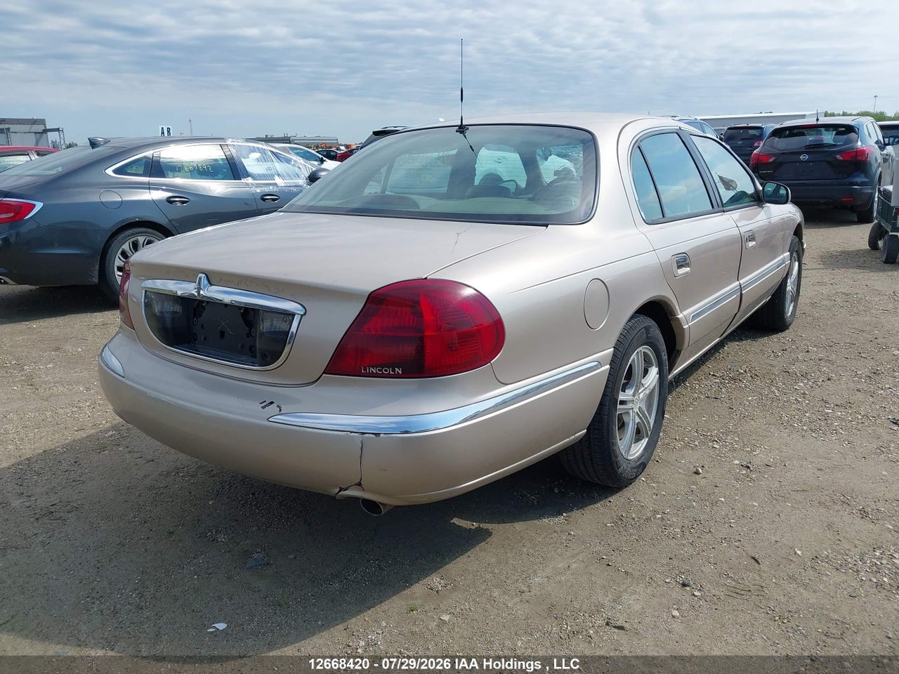 1LNFM97VXWY616010 · 1998 LINCOLN CONTINENTAL · 4/18