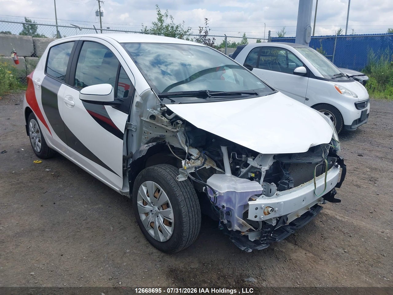 VNKKTUD31HA085388 · 2017 TOYOTA YARIS LE