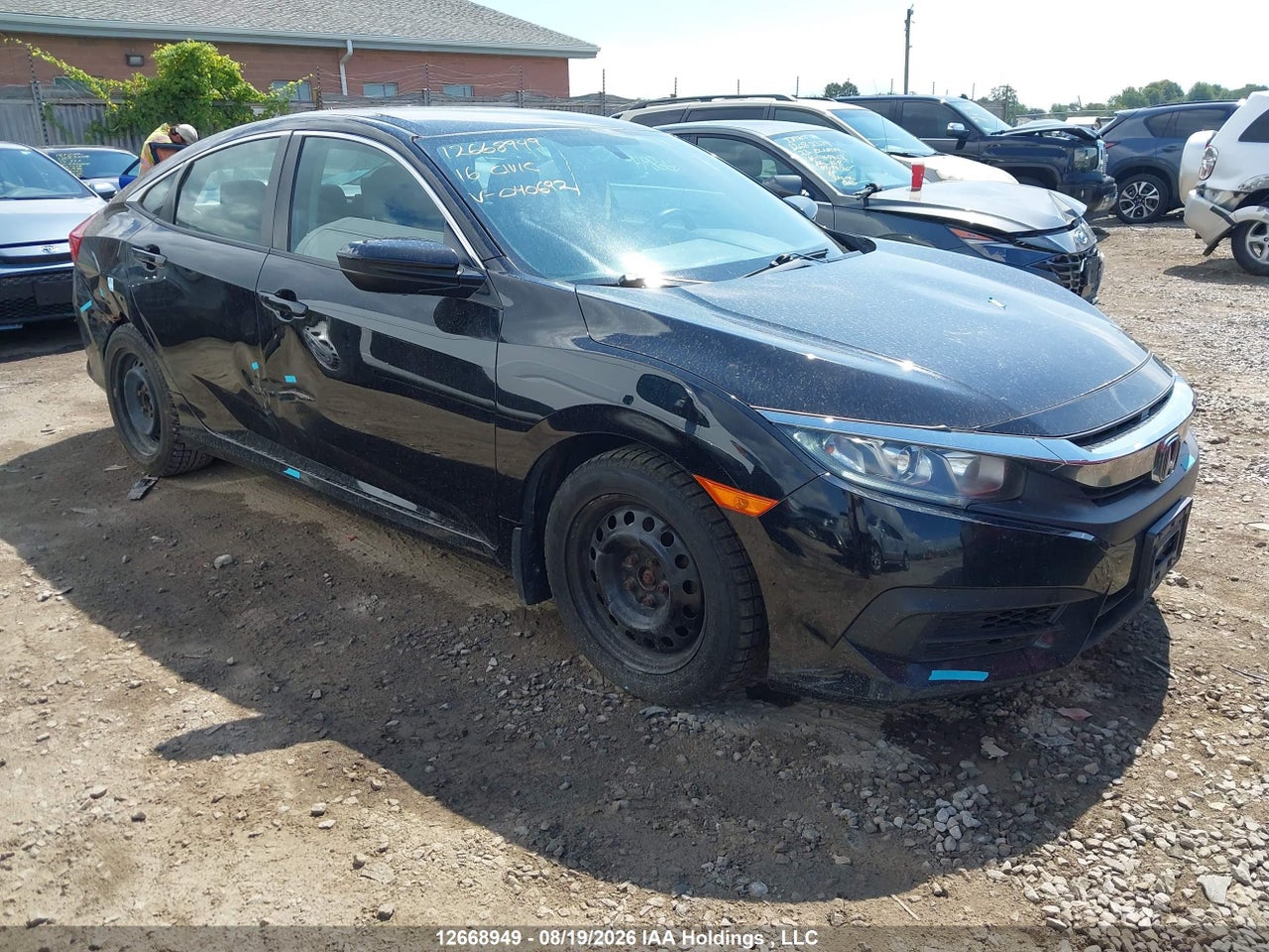2HGFC2F51GH040692 · 2016 HONDA CIVIC LX