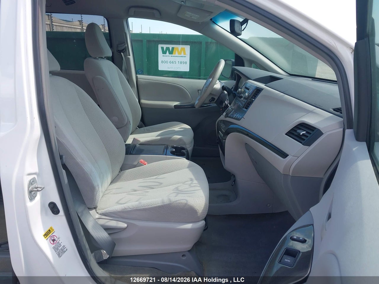 5TDKK3DC4DS281988 · 2013 TOYOTA SIENNA LE · 5/24