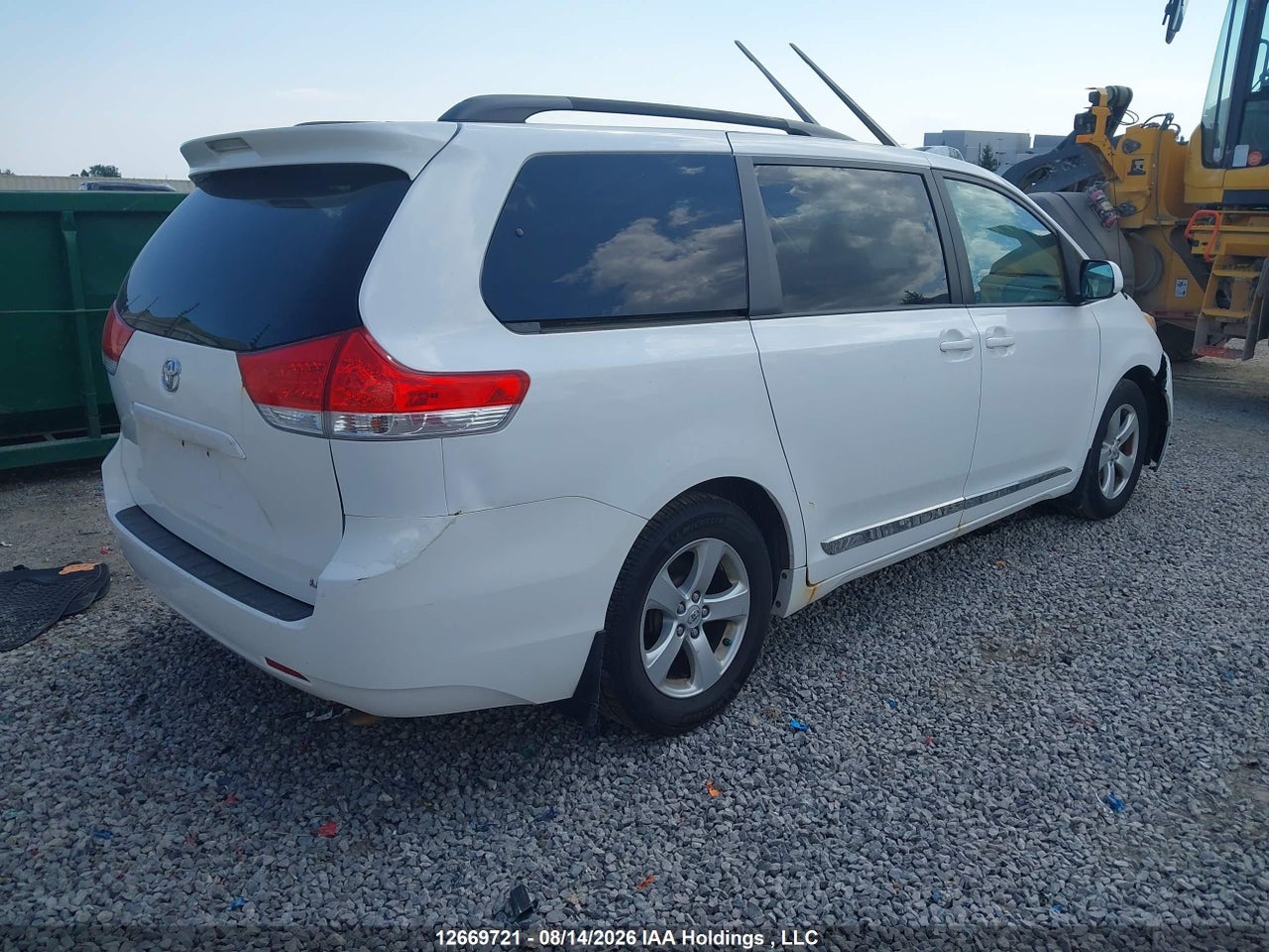 5TDKK3DC4DS281988 · 2013 TOYOTA SIENNA LE · 4/24