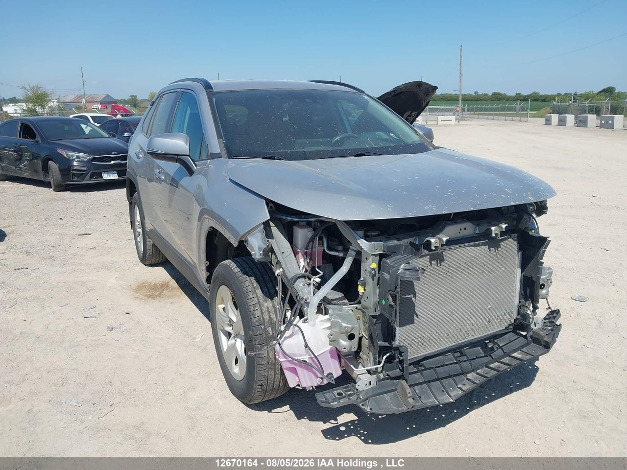2T3B1RFV4KW069298 · 2019 TOYOTA RAV4 LE