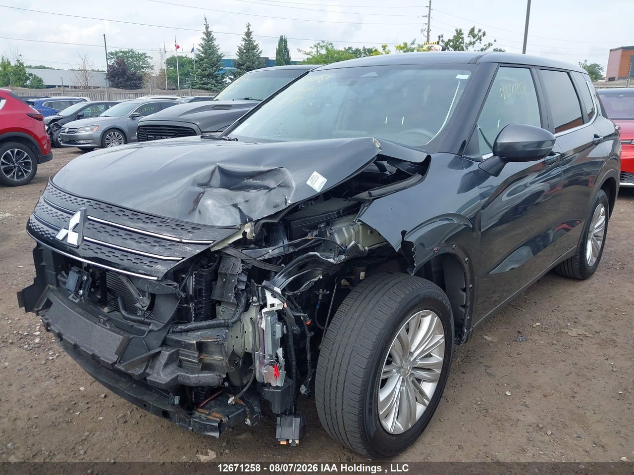 JA4J4UA84RZ635519 · 2024 MITSUBISHI OUTLANDER ES · 2/17
