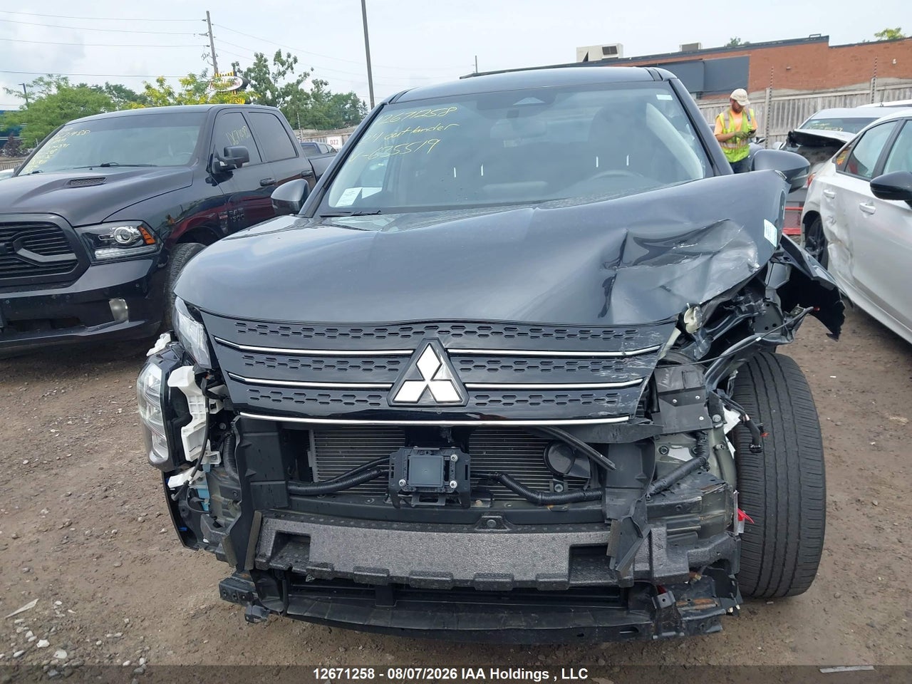 JA4J4UA84RZ635519 · 2024 MITSUBISHI OUTLANDER ES · 12/17