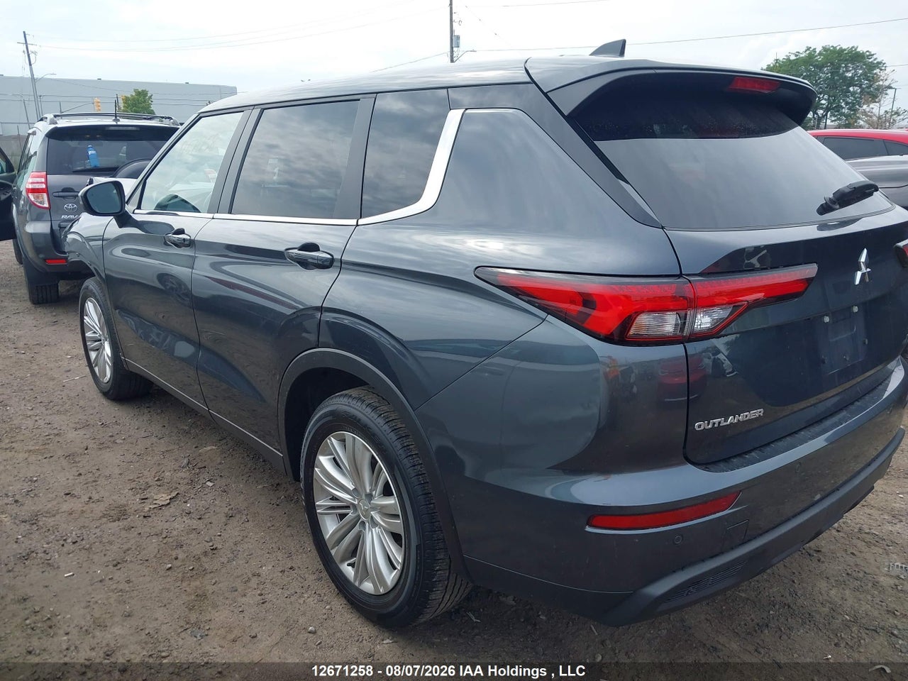 JA4J4UA84RZ635519 · 2024 MITSUBISHI OUTLANDER ES · 3/17