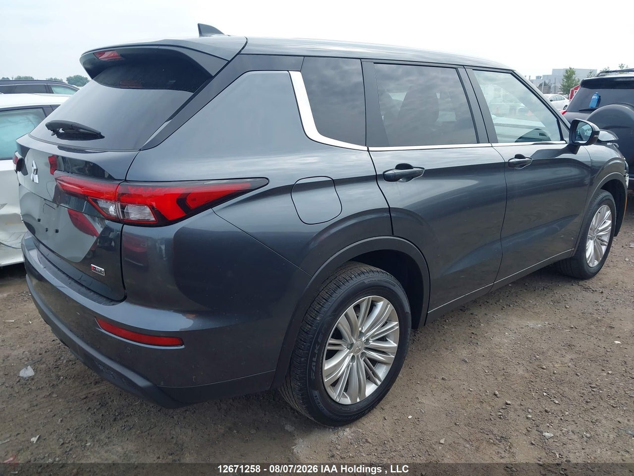 JA4J4UA84RZ635519 · 2024 MITSUBISHI OUTLANDER ES · 4/17