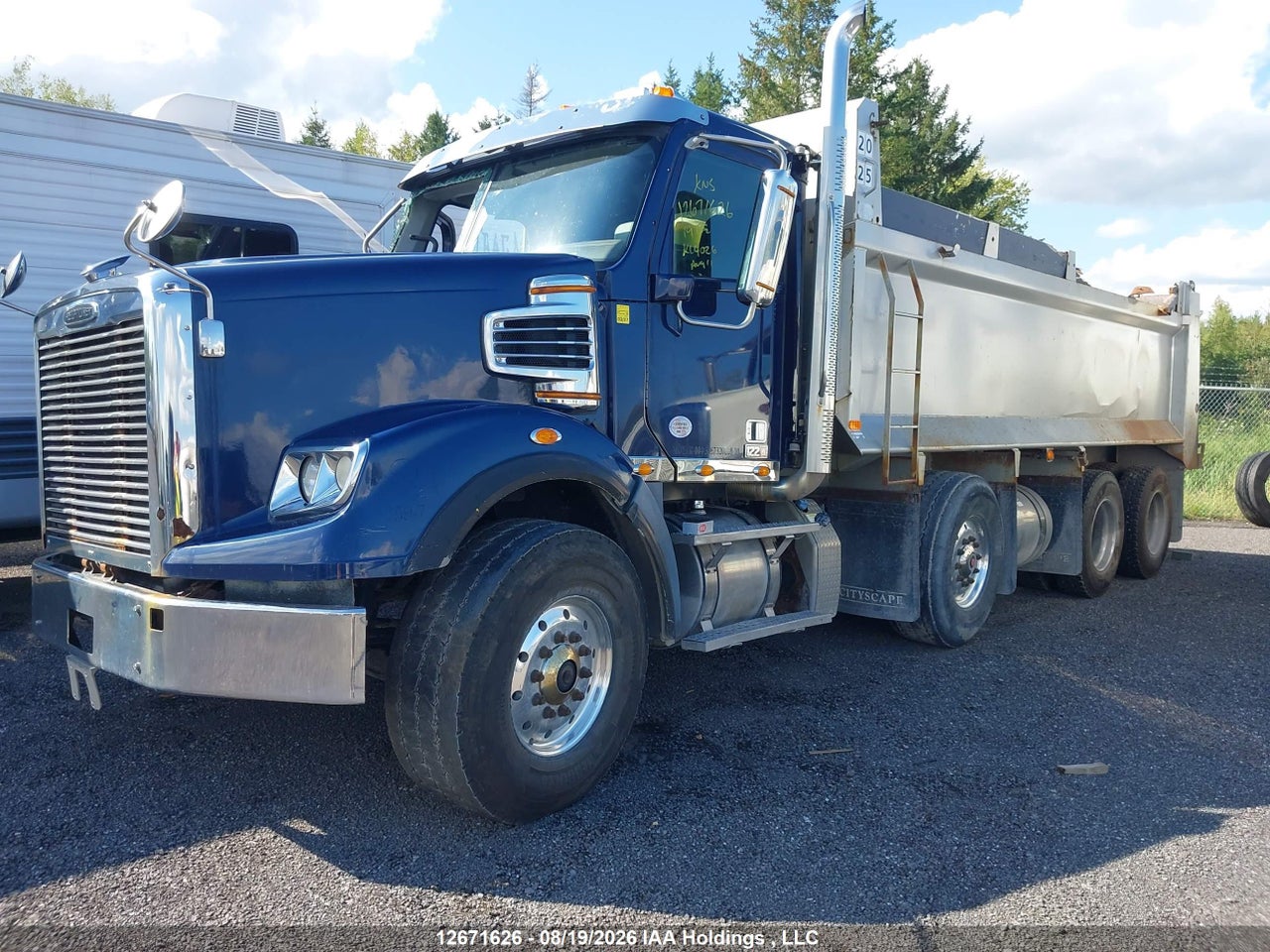 3ALMGNDV4KDKL4026 · 2019 FREIGHTLINER 122SD